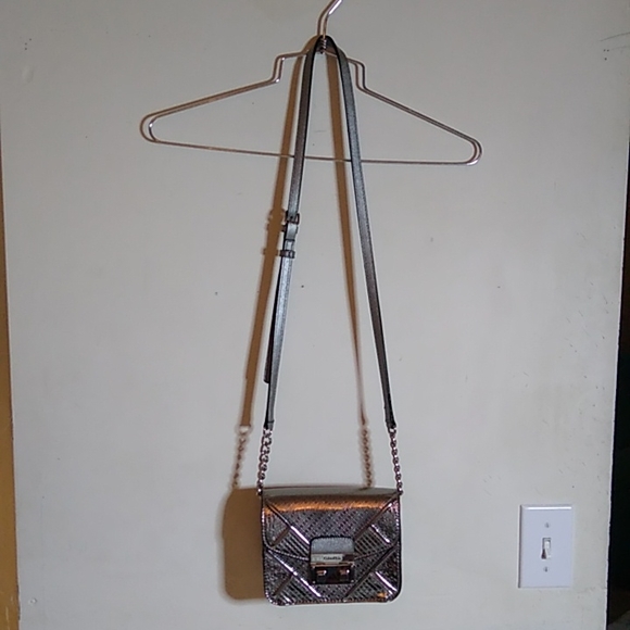 CALVIN KLEIN Saffiano Mini Crossbody with push lock closure - Picture 2 of 7